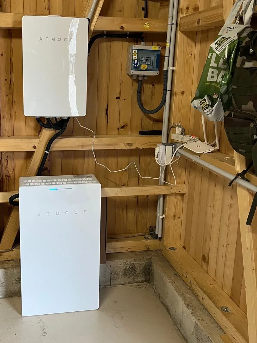 Système de stockage Atmoce installé par ISL CLIM dans un garage à ossature bois